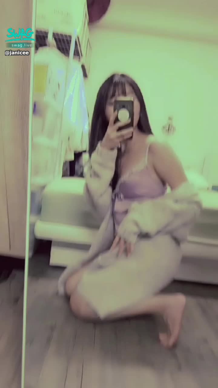 janicee : 揉奶睡衣💋
