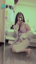 janicee : 床上的蕾絲緞面睡衣😍
露出白皙肌膚的低胸領口💗
放下兩側細肩帶揉胸⭐
#性感 #長髮 #鎖骨 #細肩帶 #短裙 #腿控 #足控 #美腿 #赤腳 #裸足 #低胸 #睡衣