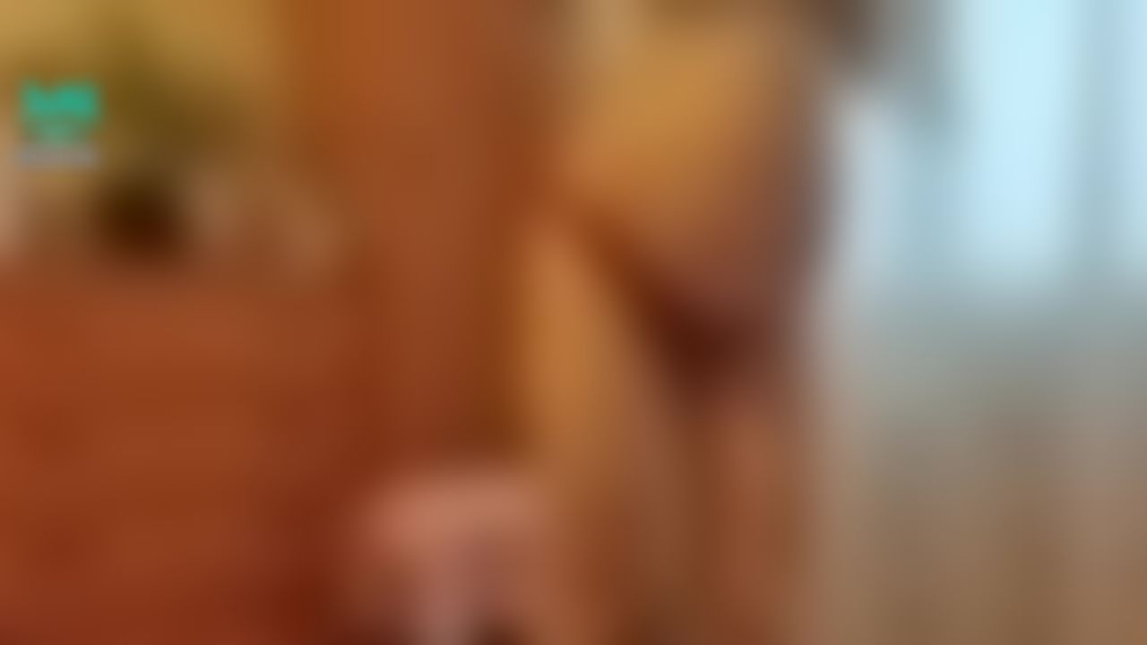 lilybarby : Pregnant woman at 9 months jumps on a penis
