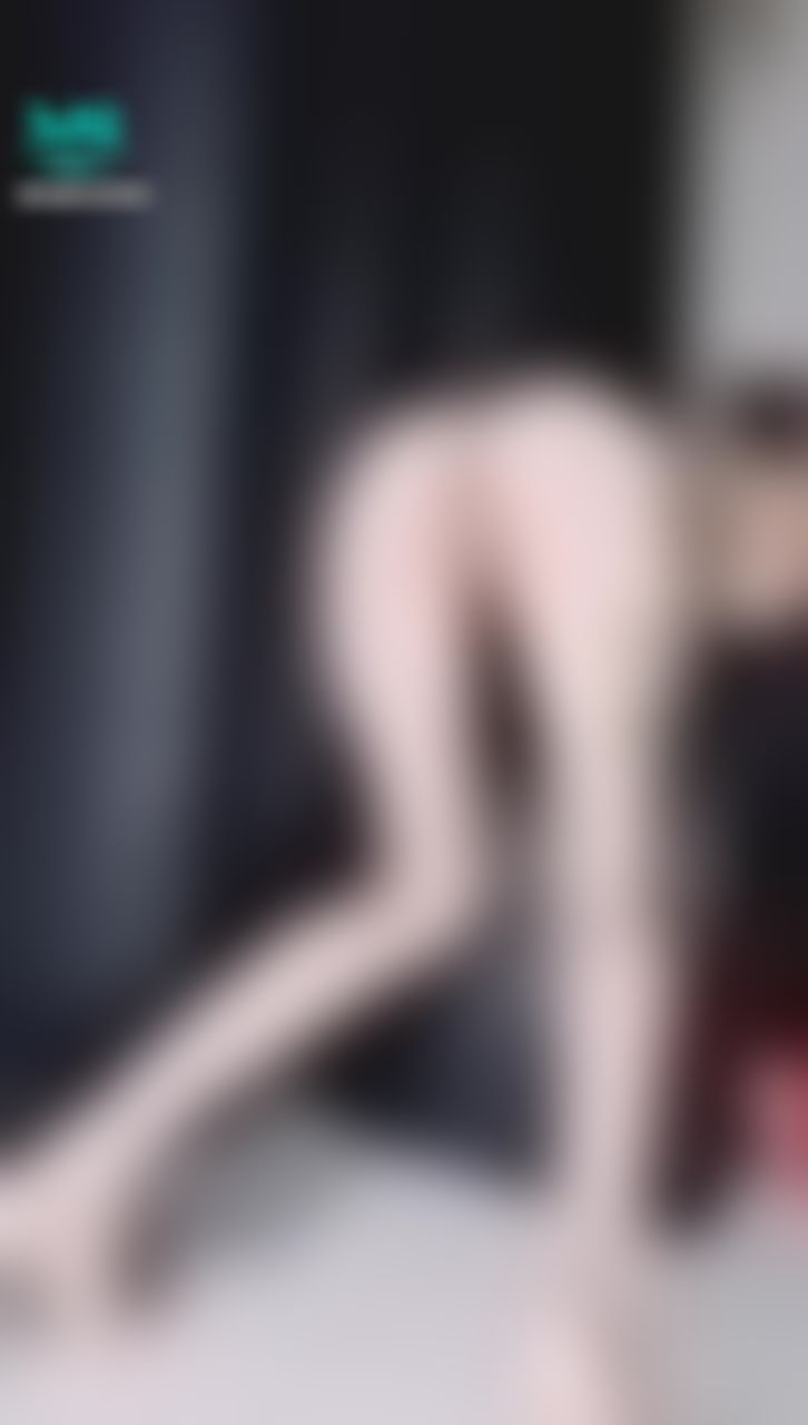neptunestar : Slender legs, big ass, enough to be your wife?