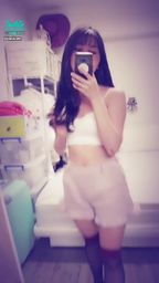 janicee : 摸摸美腿💚
彎腰、揉胸👀
性感白色露背小可愛💓
膝上襪💋絕對領域的誘惑♥️
white😈
#sexy #鎖骨 #長髮 #美腿 #細肩帶 #黑髮 #黑絲 #膝上襪 #低胸 #絕對領域