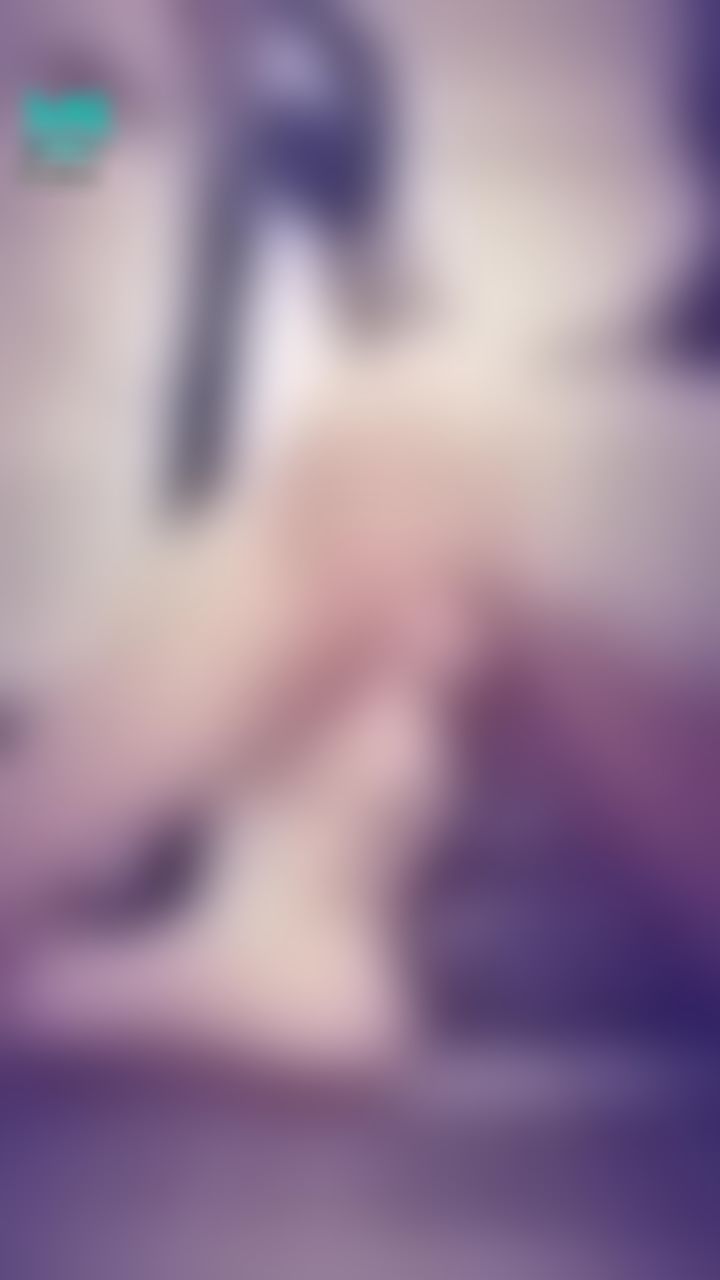 janicee : 揉奶、M腿與換上皮襪😍