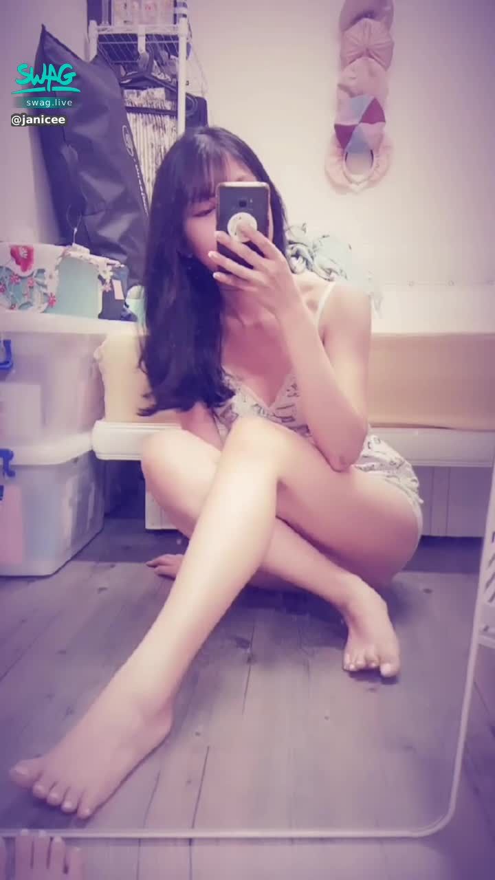 janicee : 腳底與白皙美足