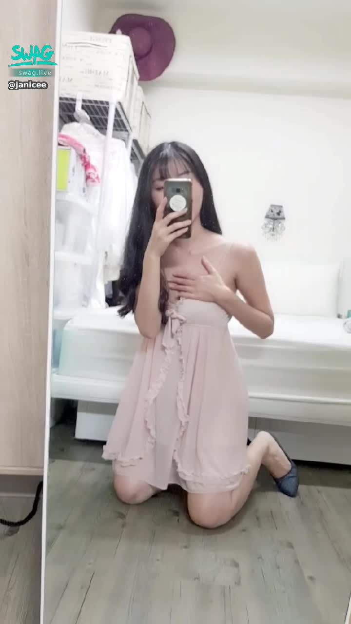 janicee : 揉奶💗性感睡衣💓