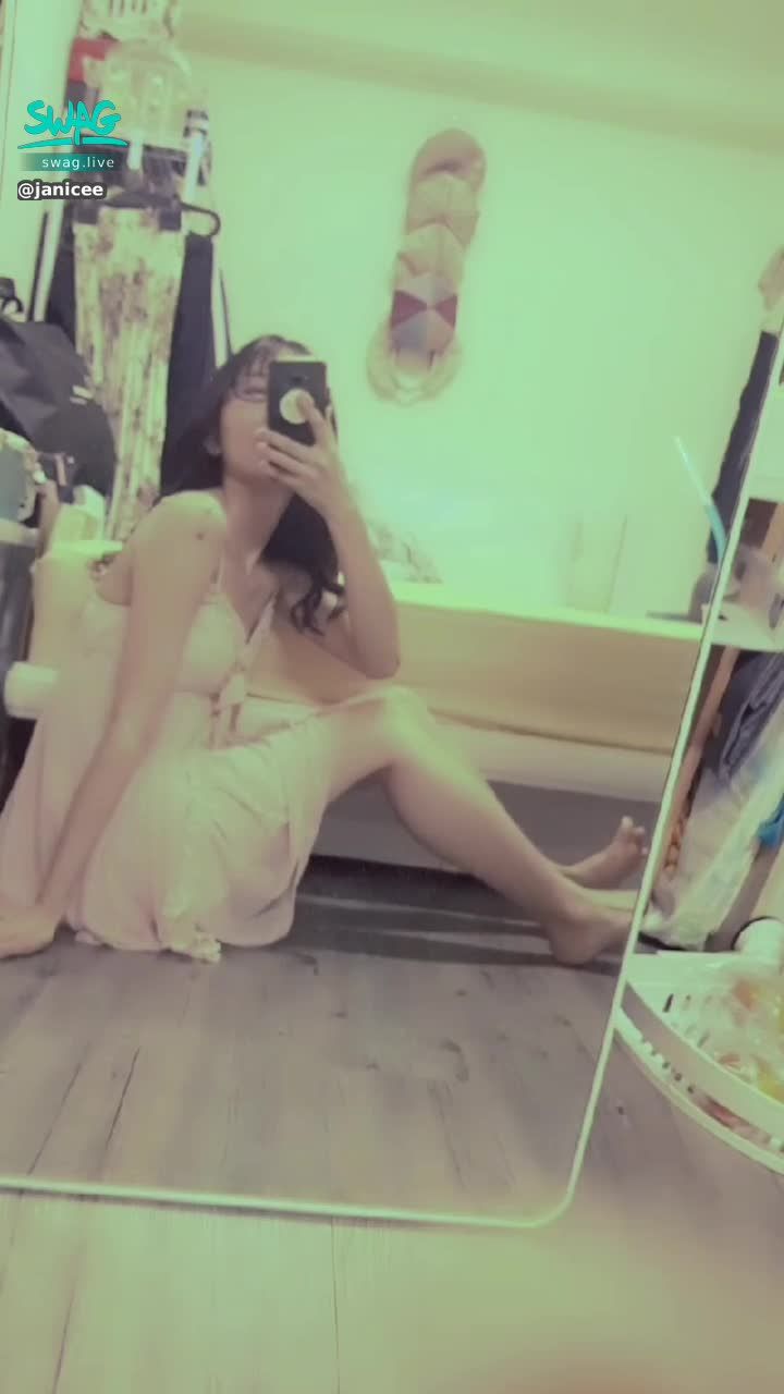 janicee : 美腿曲線💋