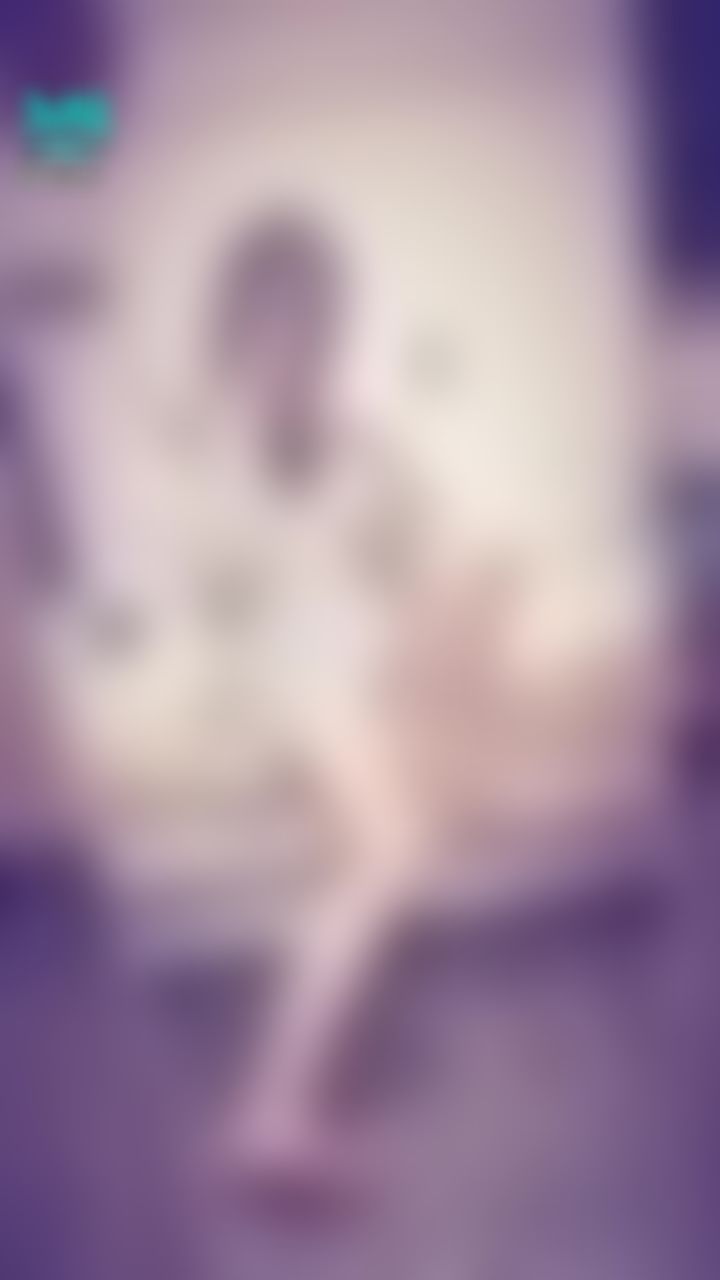 janicee : 美足與下乳