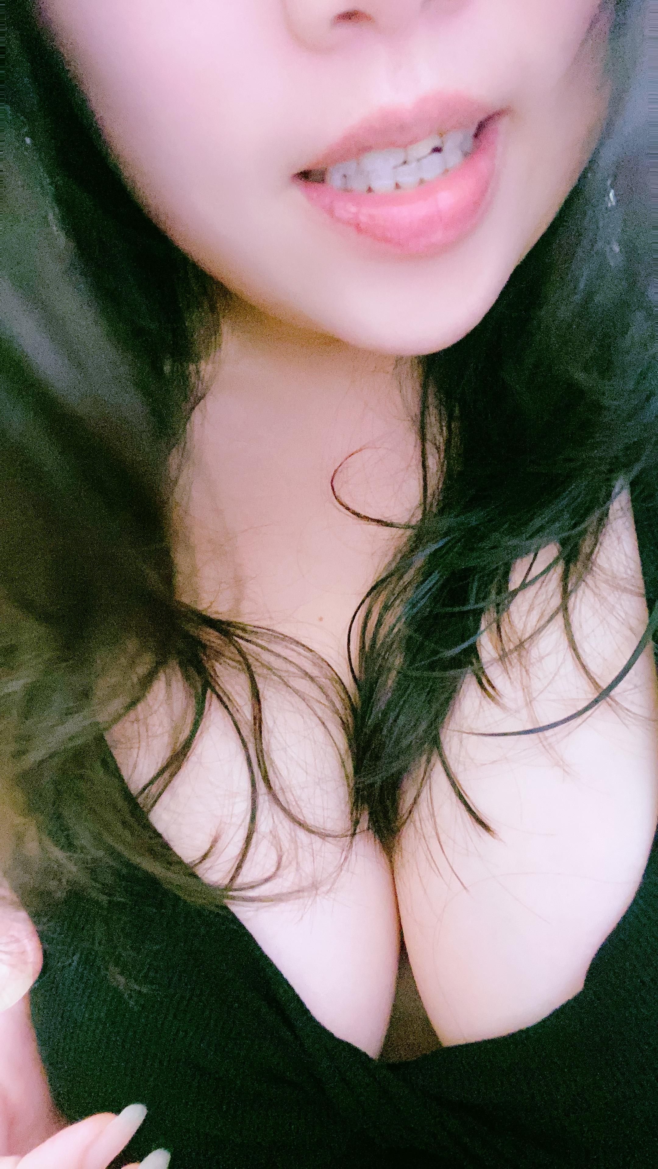 sexyaphrodite : Babe可以怎麼挑逗我的蜜穴