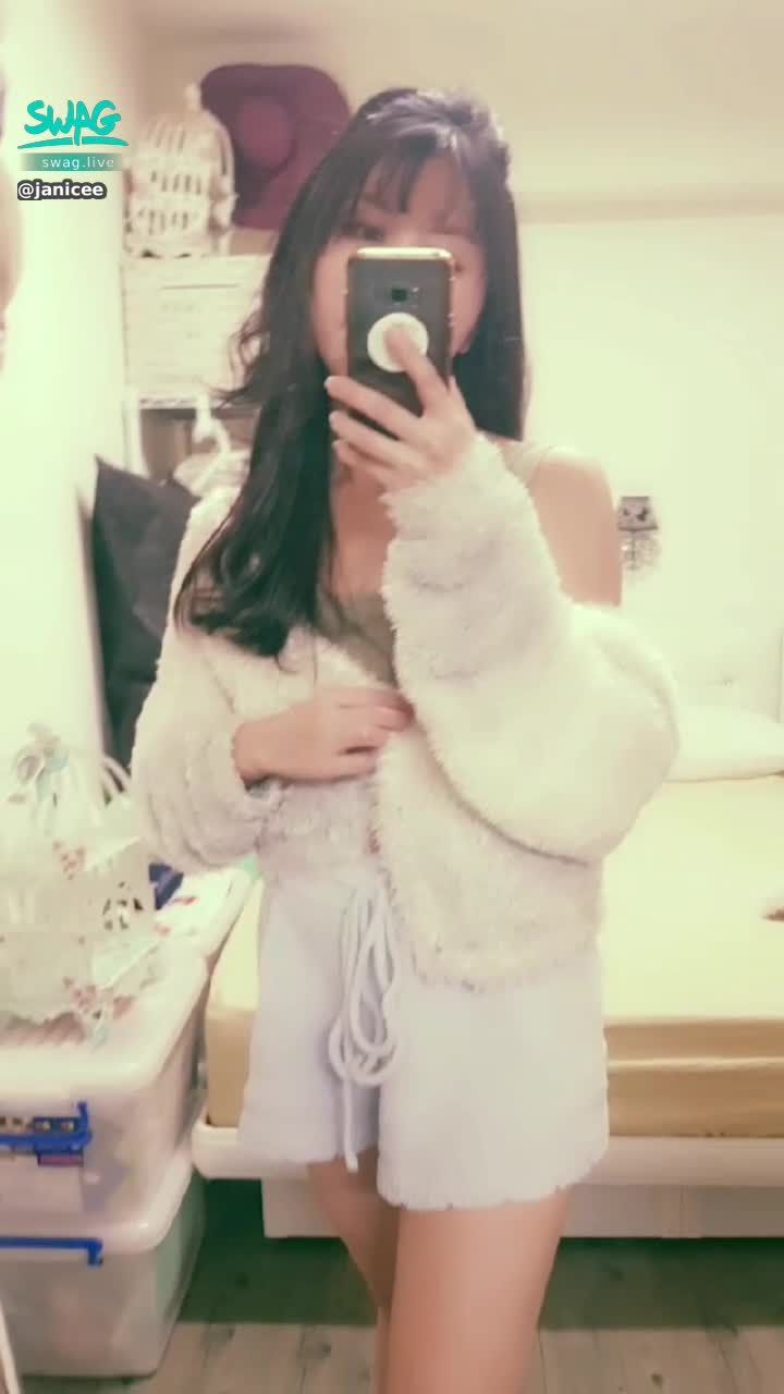 janicee : 襪套與美背💚
