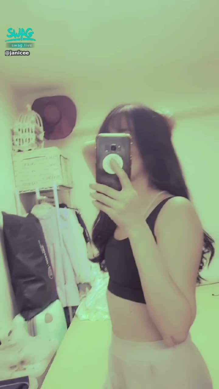 janicee : 解開馬尾💙運動內衣