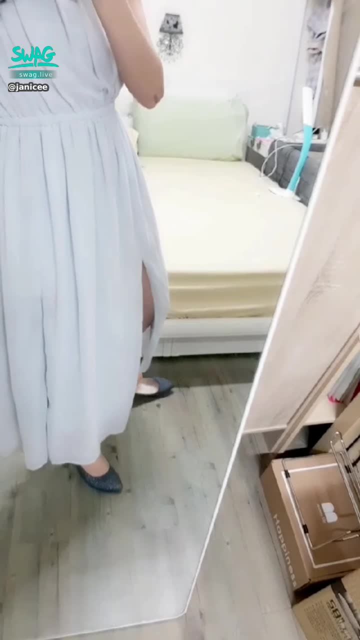 janicee : 美背與腳底⭐