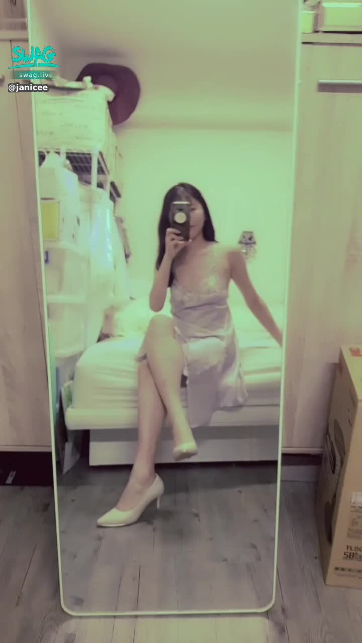 janicee : 睡衣與高跟鞋美腿💙