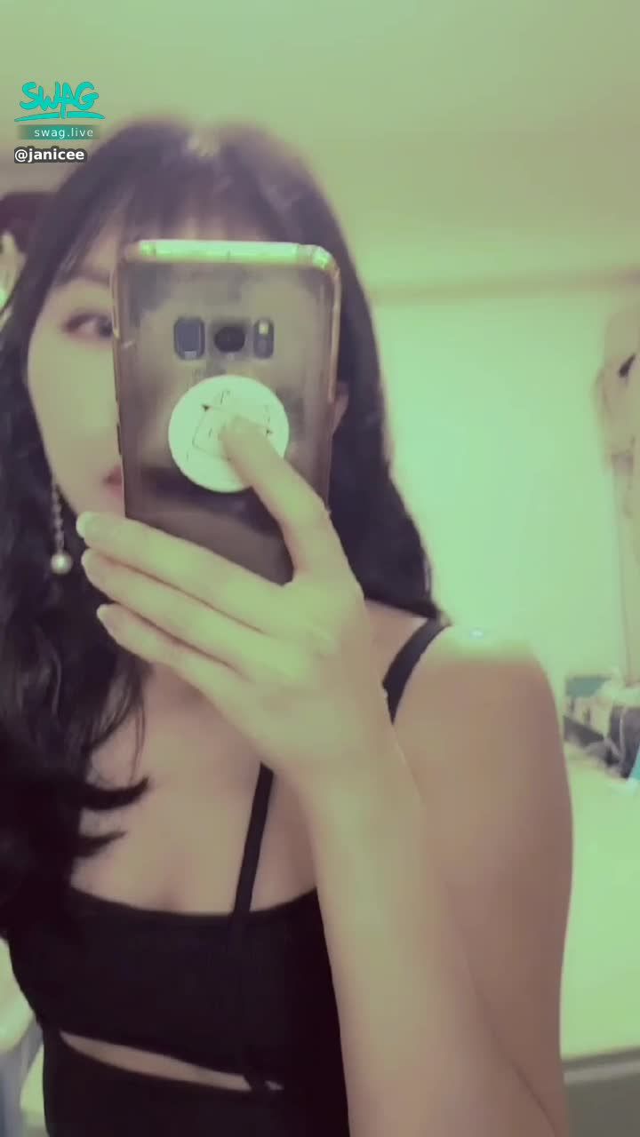 janicee : 戳戳下乳💗