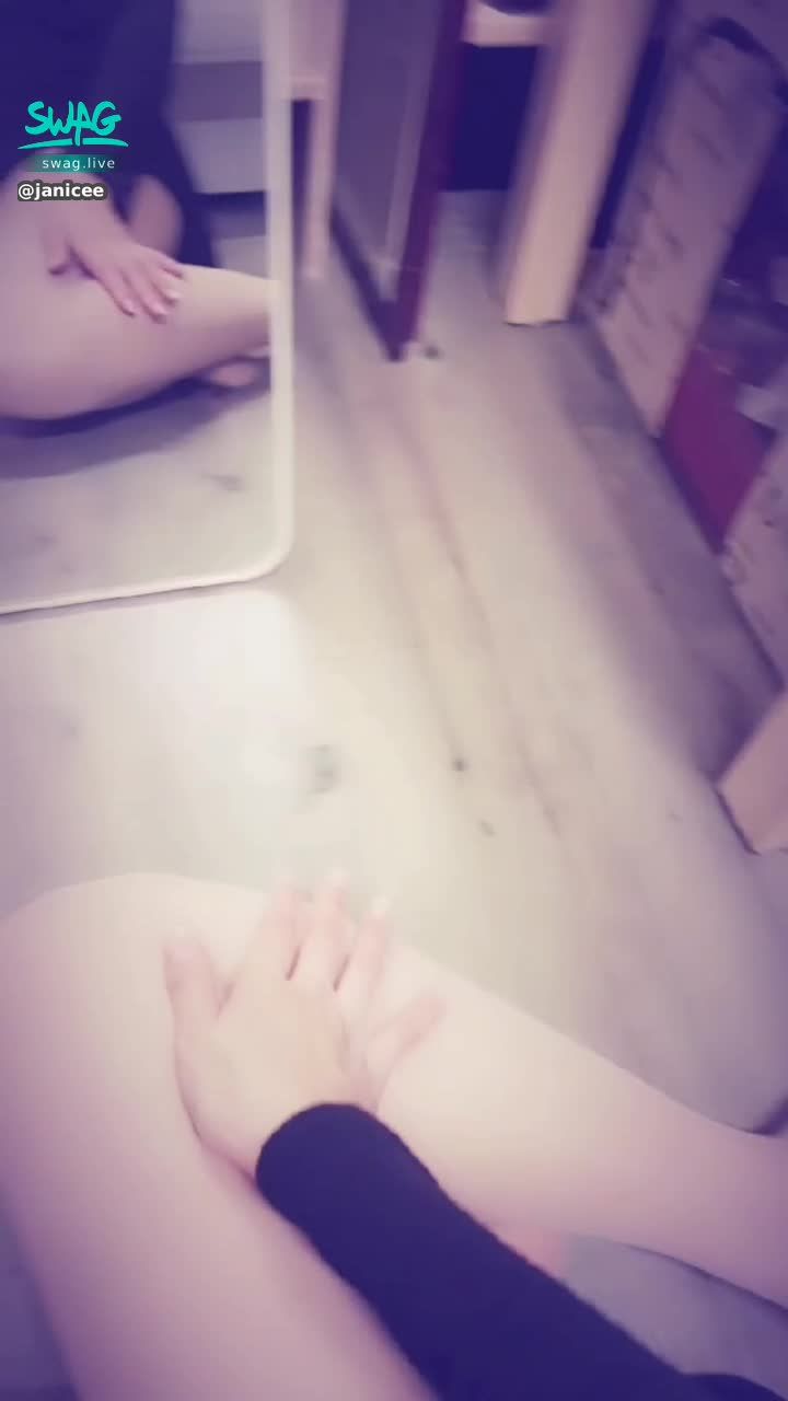 janicee : 你喜歡膚色絲襪嗎？