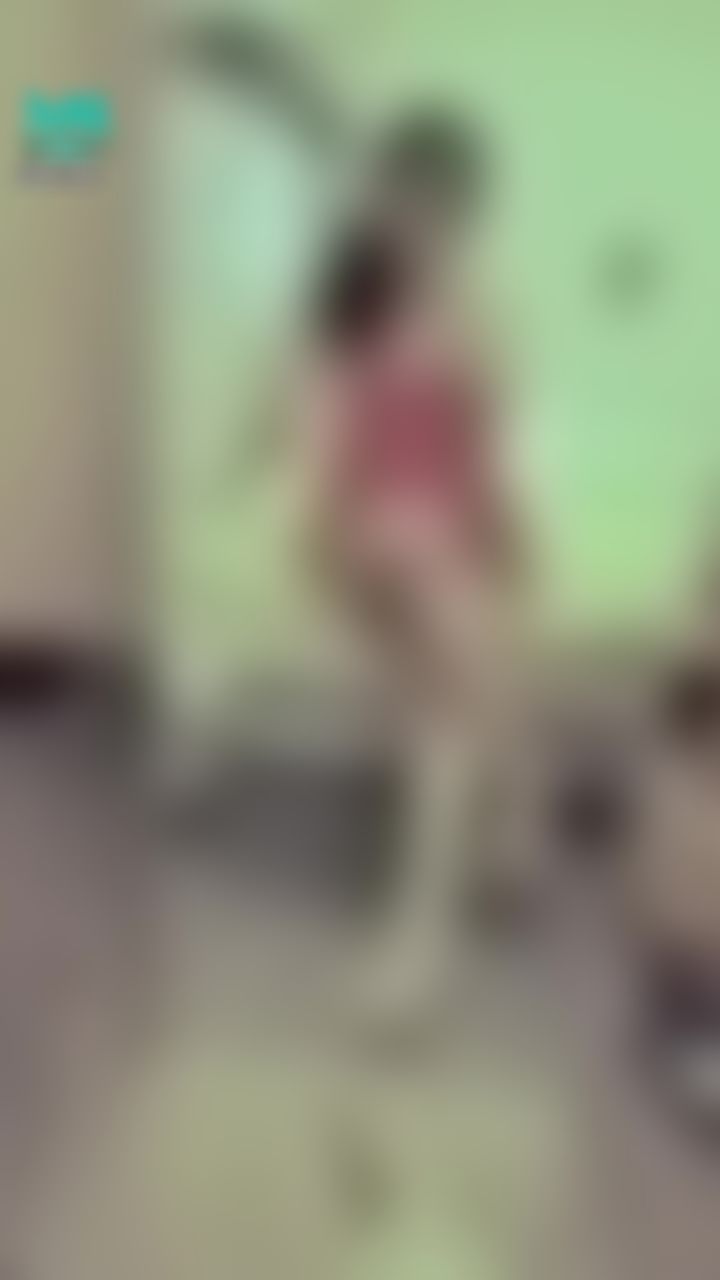 janicee : 喜歡睡衣還是脫掉洋裝？