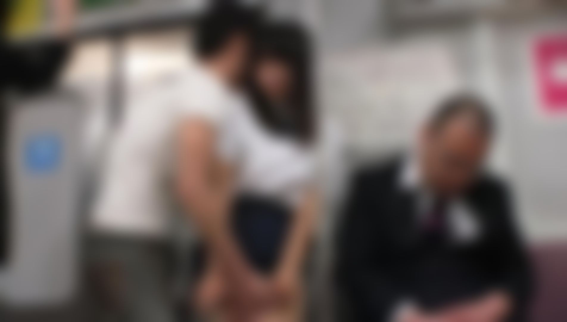eaglejp : 無論是在哪裡，都能感受到男人滿滿的性慾。被男人操著時的身體感覺...一個不小心就叫了出來，劃破了靜寂。