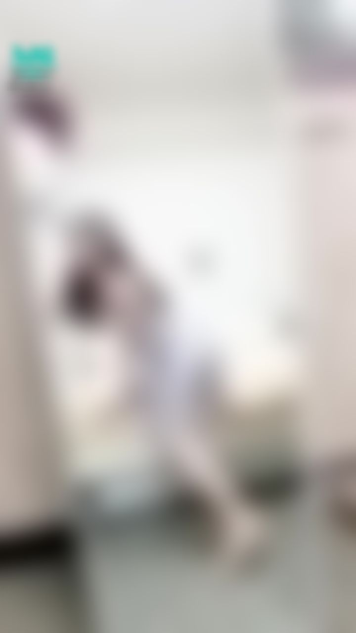 janicee : 你喜歡在床上還是地上🌹?