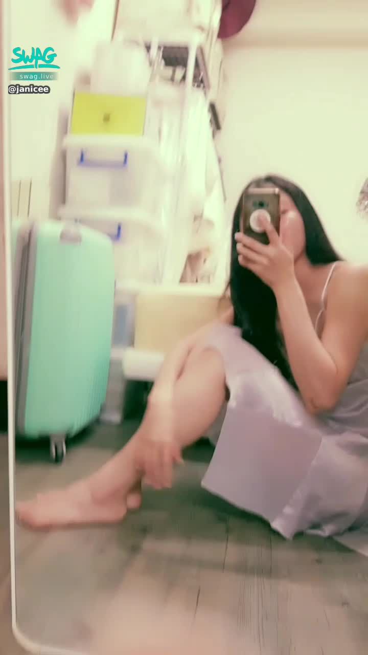janicee : 揉奶😈