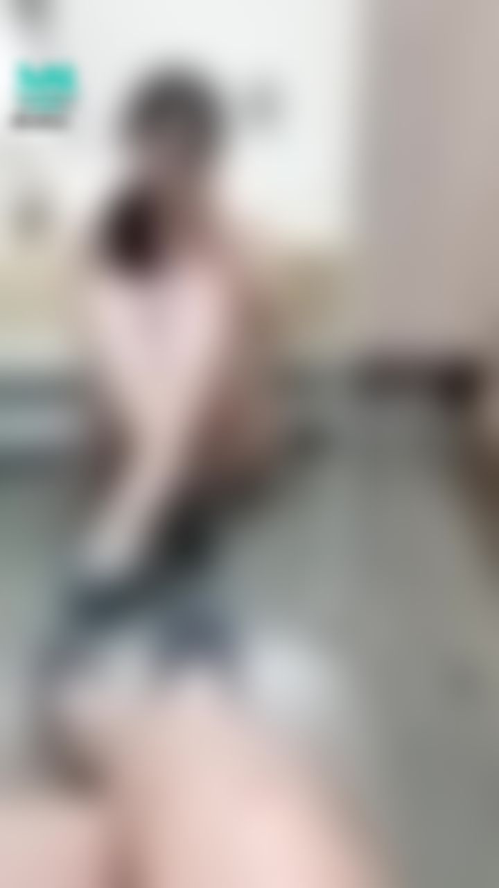 janicee : 側身的高跟鞋美腿