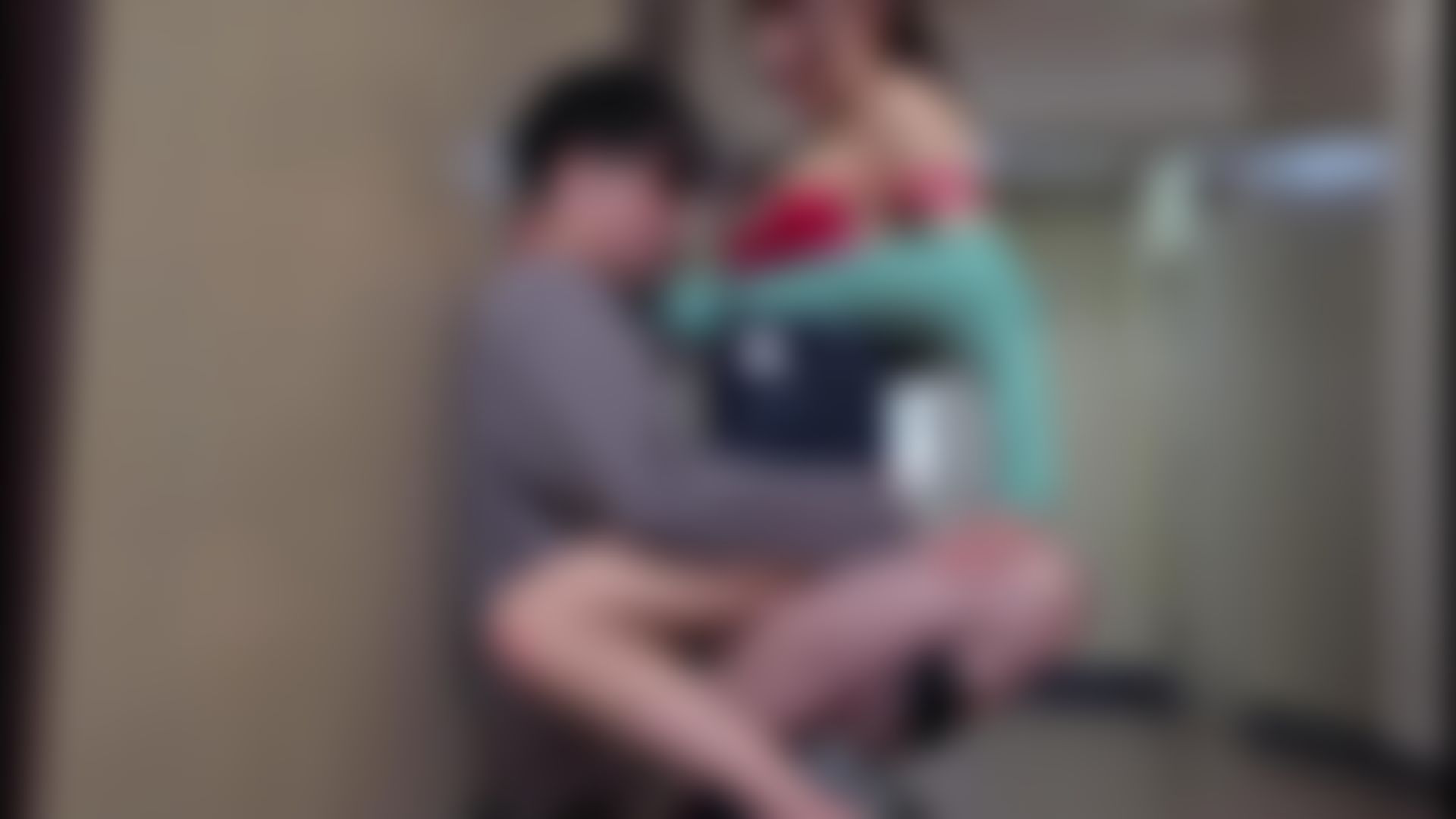 eaglejp : 鄰居的老婆在大樓的走廊上就開始做起來 (1)
