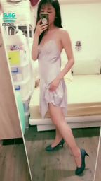 janicee : 穿上高跟鞋💗
露背細肩帶低胸睡衣😍
纖細美腿👠
Sexy dress💋
#肩膀 #長髮 #露背 #sexy #洋裝 #短裙 #美腿 #腿控 #緞面 #高跟鞋 #黑髮 #細肩帶 #睡衣