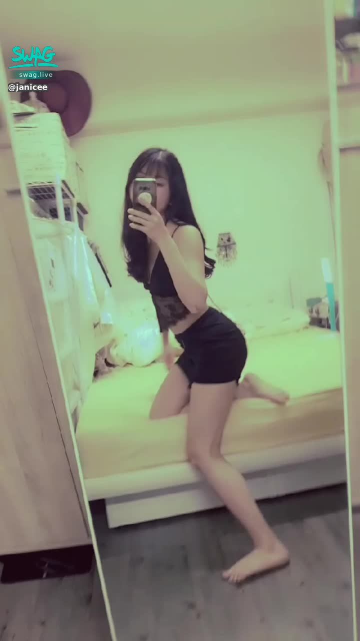 janicee : 內衣式的超性感戰袍💋