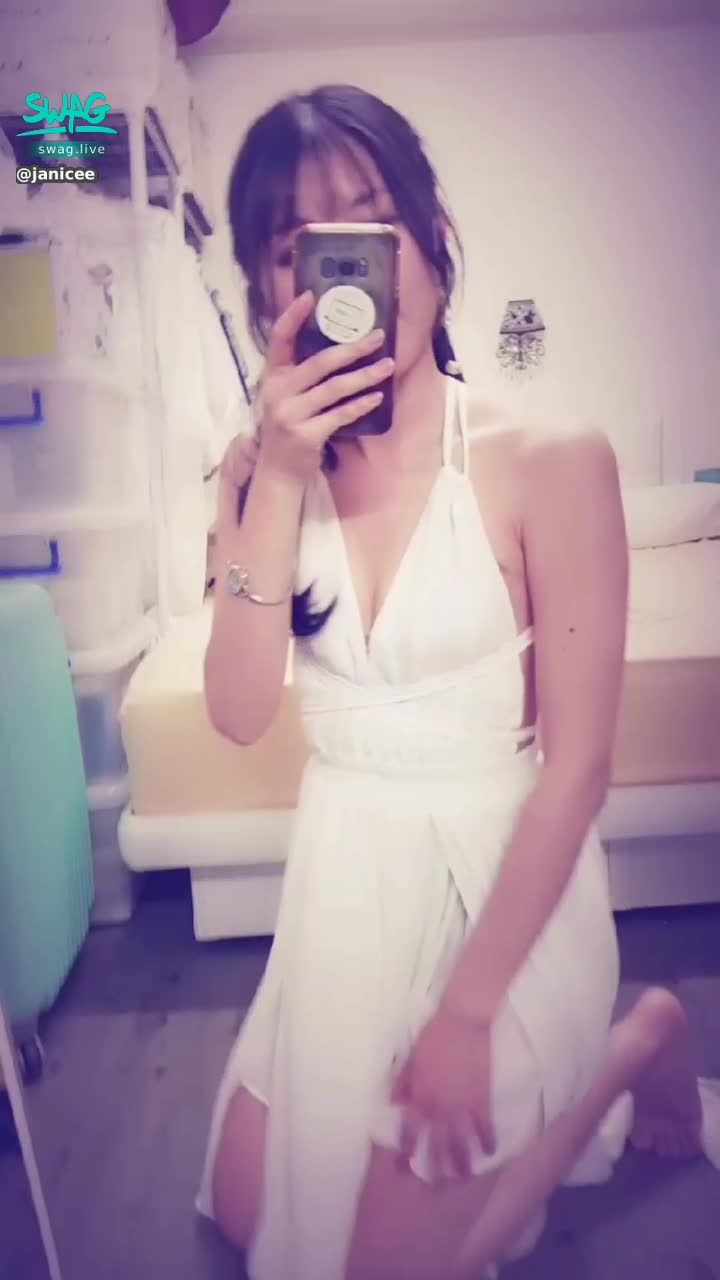 janicee : 性感女神的M字腿😈