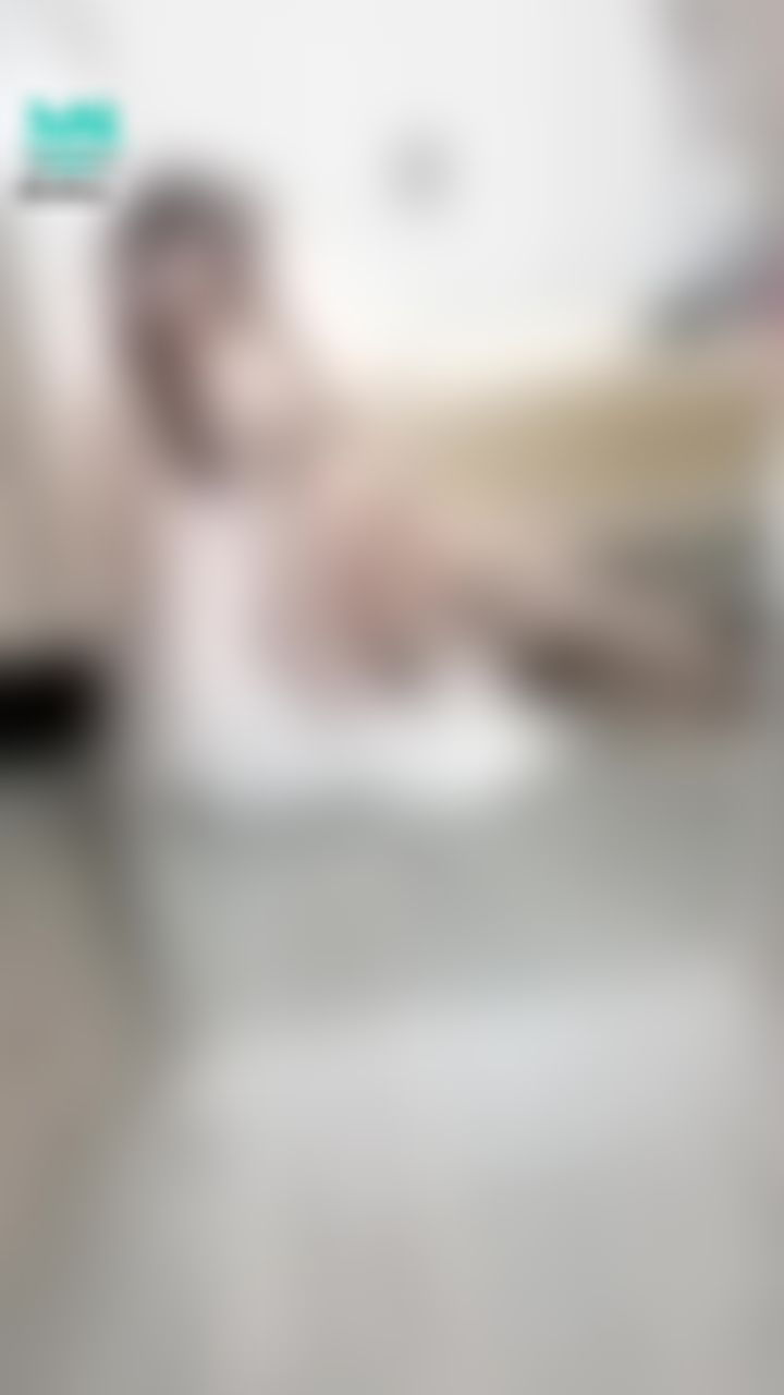 janicee : 內衣跑出來了😈
