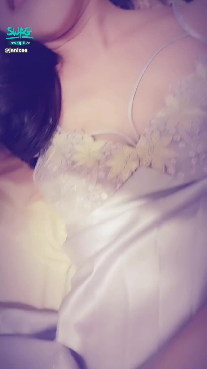 janicee : 男友視角戳戳美胸