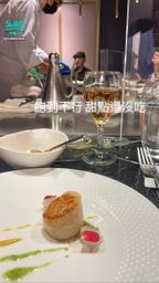 : Dinner with fans and thank them for their love
