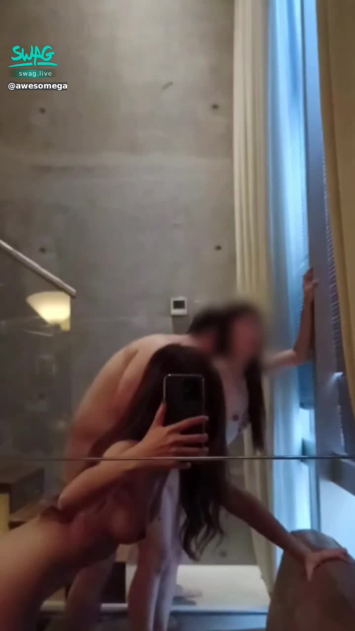 awesomegal : 双飞双飞！太激动了，我竟然喷了男粉丝一脸水💦💦他好享受哦😋
