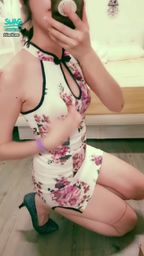 janicee : 穿上高跟鞋👠
胸口挖洞的短旗袍👀
開衩下的性感美腿🌹
cheongsam💗
#削肩 #長髮 #旗袍 #sexy #開衩 #挖空 #短裙 #美腿 #腿控 #赤腳 #裸足 #黑髮