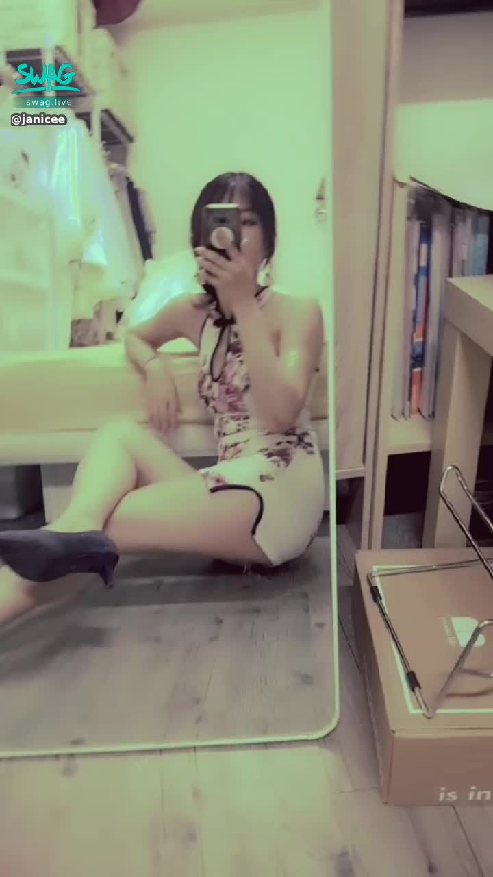 janicee : 開衩旗袍與高跟鞋美腿👠