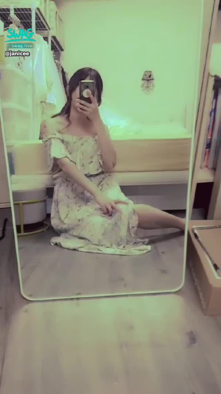 janicee : 開衩露出整根腿