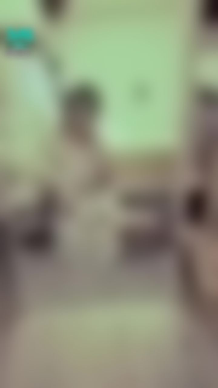 janicee : 開衩露出整根腿