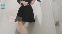 quanna : 脫下制服 裡面居然沒穿小褲褲😳M字腿剃毛給你看 變成小白虎了😈
#白虎 #m字腿 #制服 #性感 #美腿