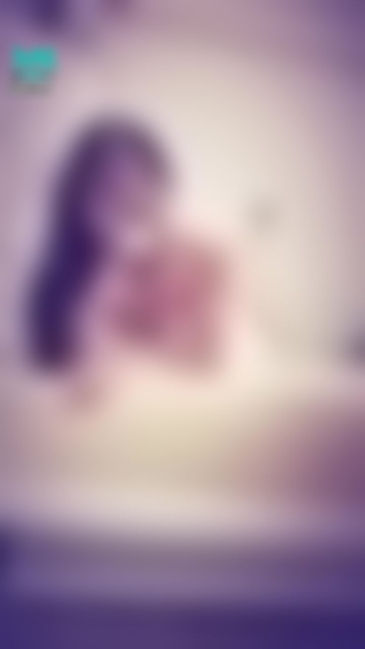 janicee : 放下肩帶揉奶😈