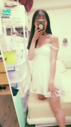 janicee : 拉下睡衣,露出黑色內衣😈
放下睡衣肩帶的誘人模樣💗
容易露出內衣的深V♥️
配上白皙美足💙
Sleep wear💚
#性感 #長髮 #sexy #腿控 #鎖骨 #細肩帶 #低胸 #睡衣 #裸足 #赤腳 #美腿 #乳溝 #洋裝