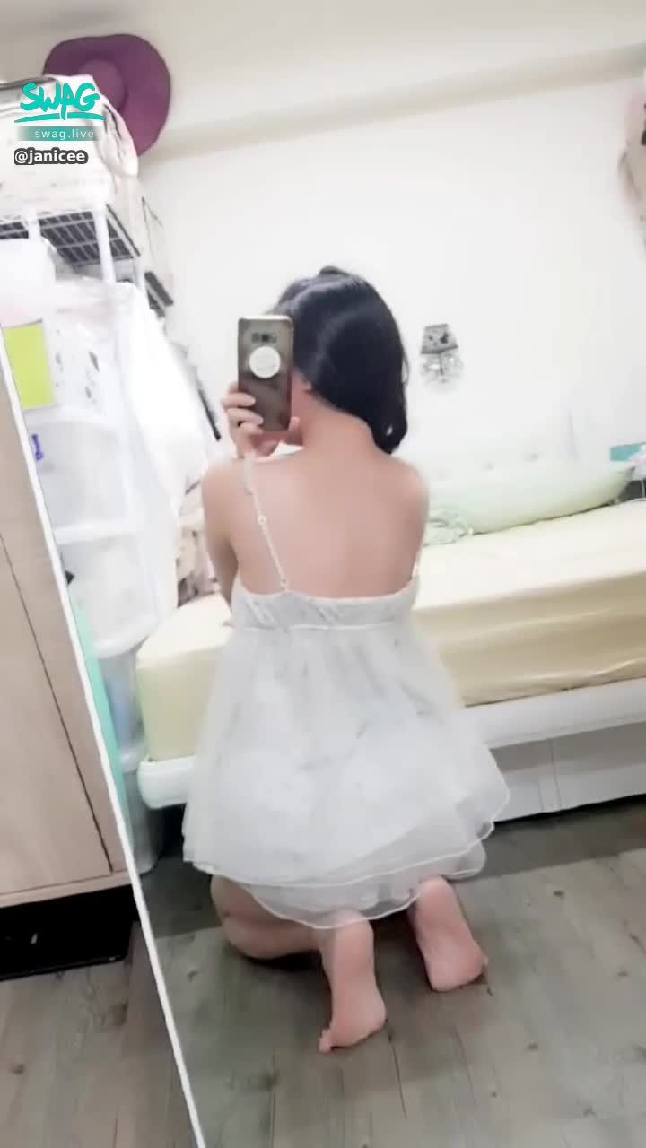 janicee : 前後都性感