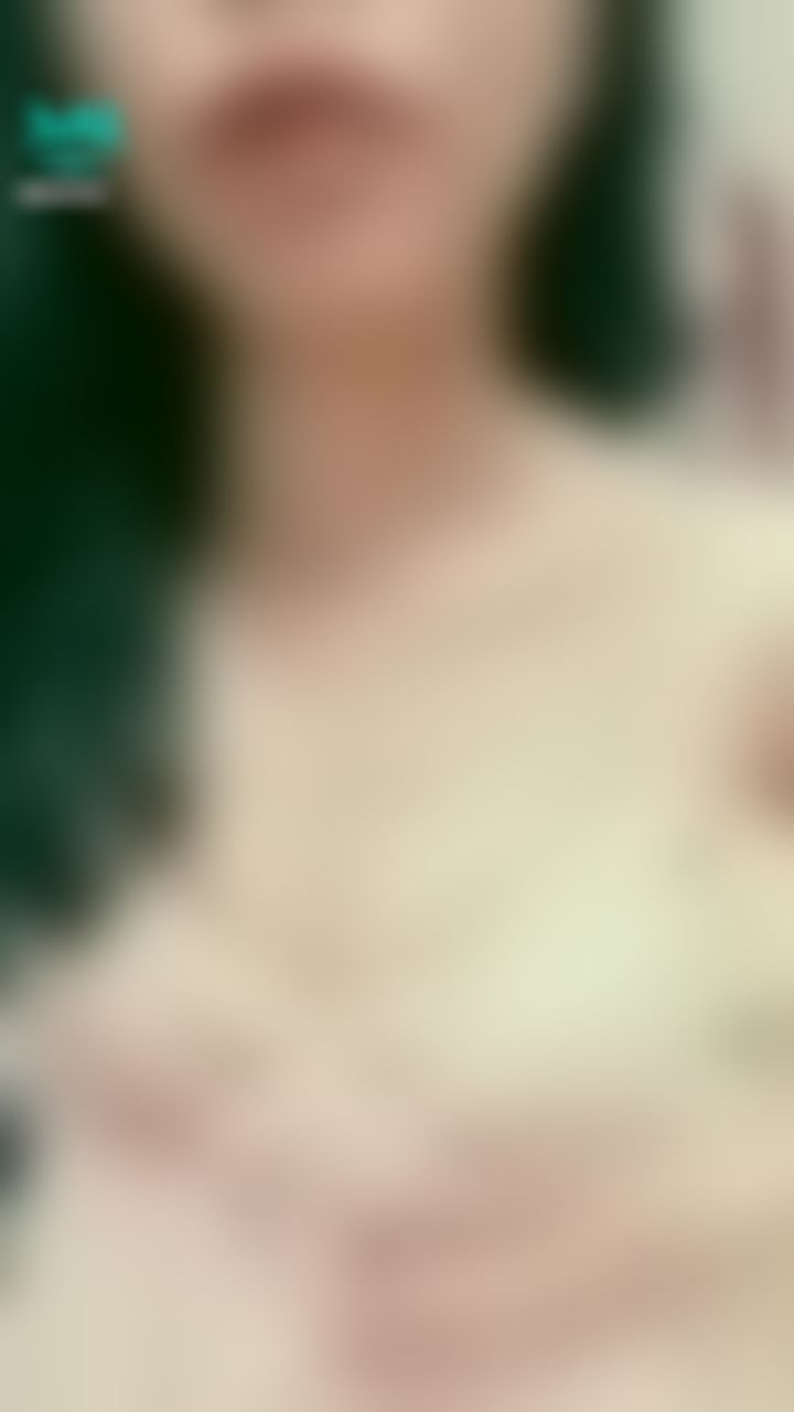janicee : 揉奶舔嘴💗