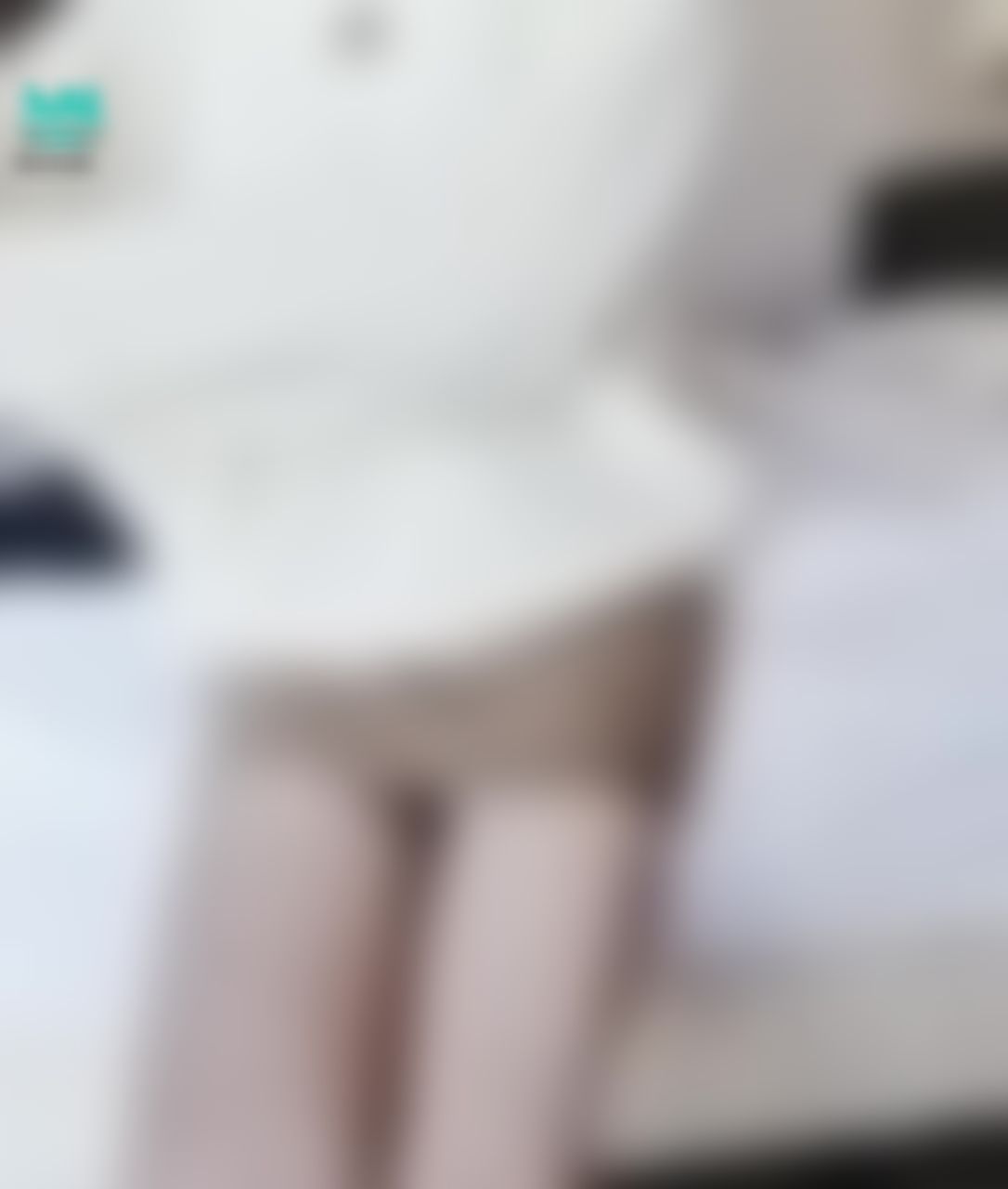 quanna : 脫衣服換上OL套裝跟黑絲
