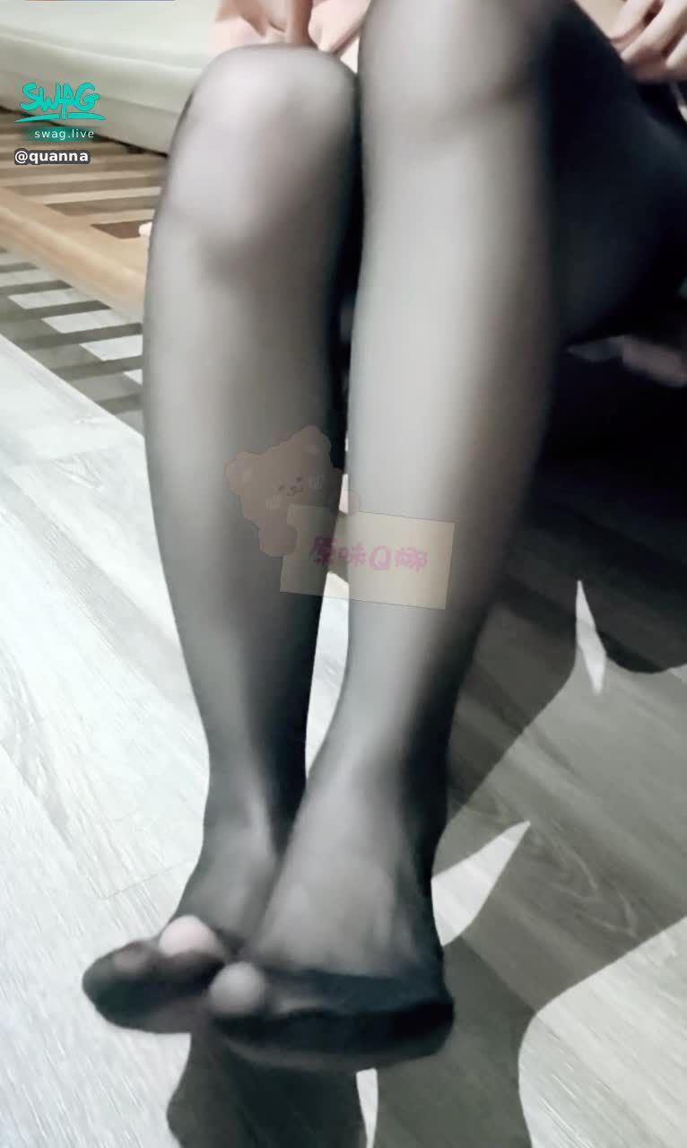 quanna : #長片 #美腿 #白皙 #正妹 #美尻 #屁股 #誘惑 #丁字褲 #小丁 #原味絲襪 #原味小丁 #黑絲 #絲襪 #足控 #腳丫 #腳底 #性感 #腿控 #屁股 #屁桃