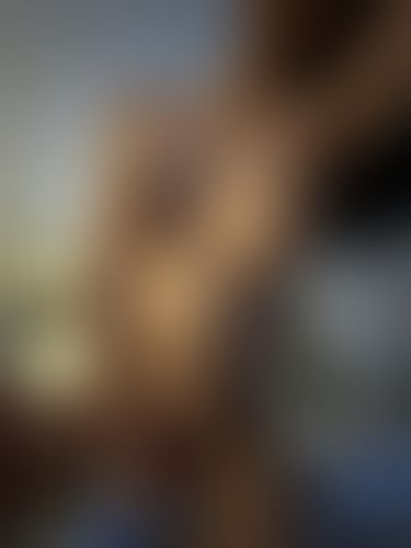 l*******e : 💦被單男玩到潮吹🐳全身發抖求饒 不斷喊著不行了 還不小心露臉🫣