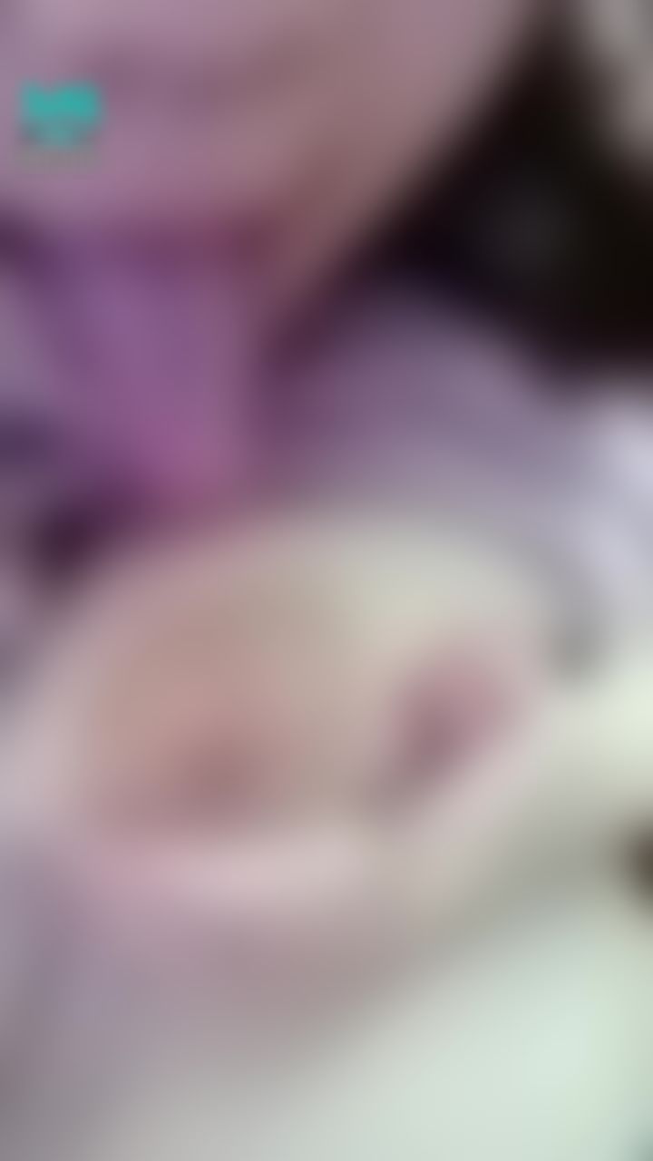 sexyzola : 舔大奶