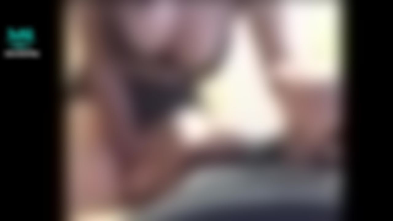 acedarling : 旁邊有人 偷偷的幫砲友吃吃 
