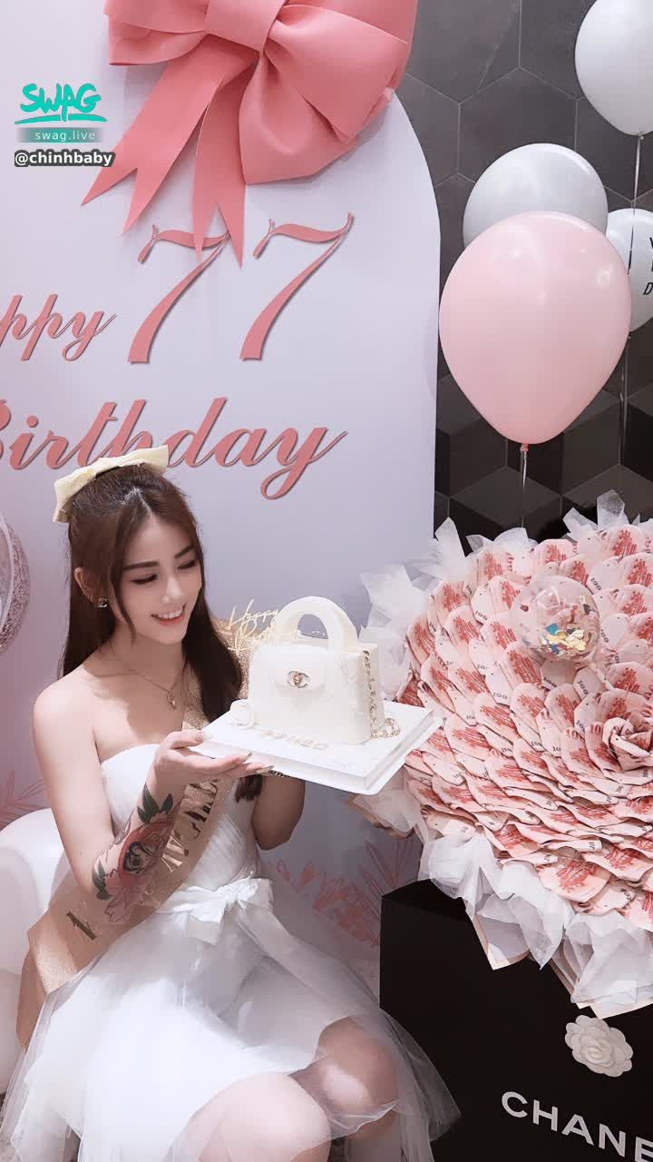 chinhbaby : 今天我生日啦！！！😻
你女朋友生日是時候該表現一下囉😆❤️