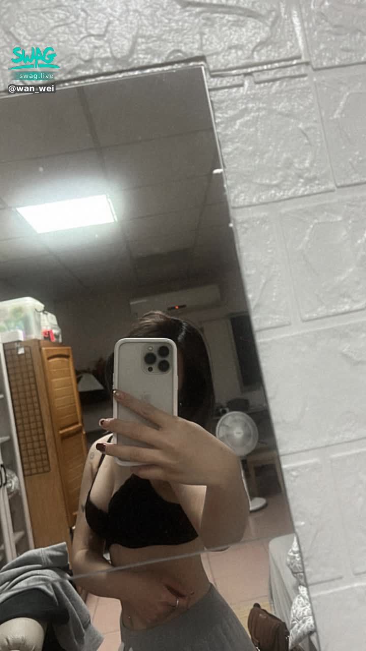 wan_wei : 新買內衣試穿一下