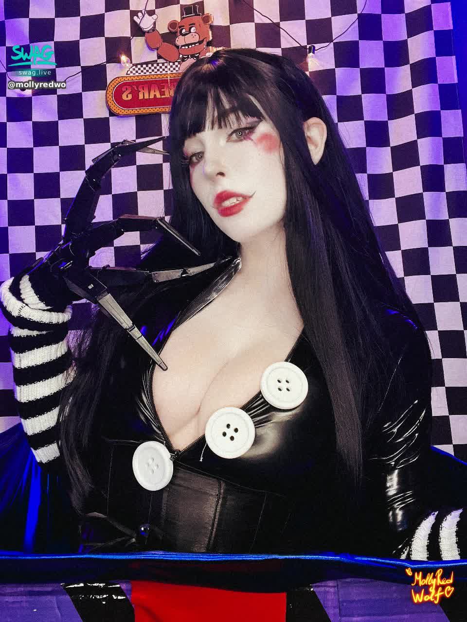 mollyredwolf : F*CK IT sending booba pics to everyone who says hi 😳 #cosplay #girl #boobs #tits #hot #brunette #free #大奶🔥#巨乳 #全裸