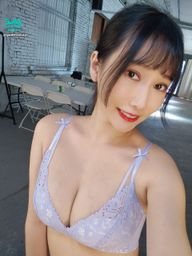 : I know that many brothers are looking forward to my live broadcast, and I am also very eager to try it. But in fact, Danyangmei lives with her family, and the live broadcast may have to be broadcast secretly when her family happens to be away...actually it may not be scheduled regularly. 🥺
