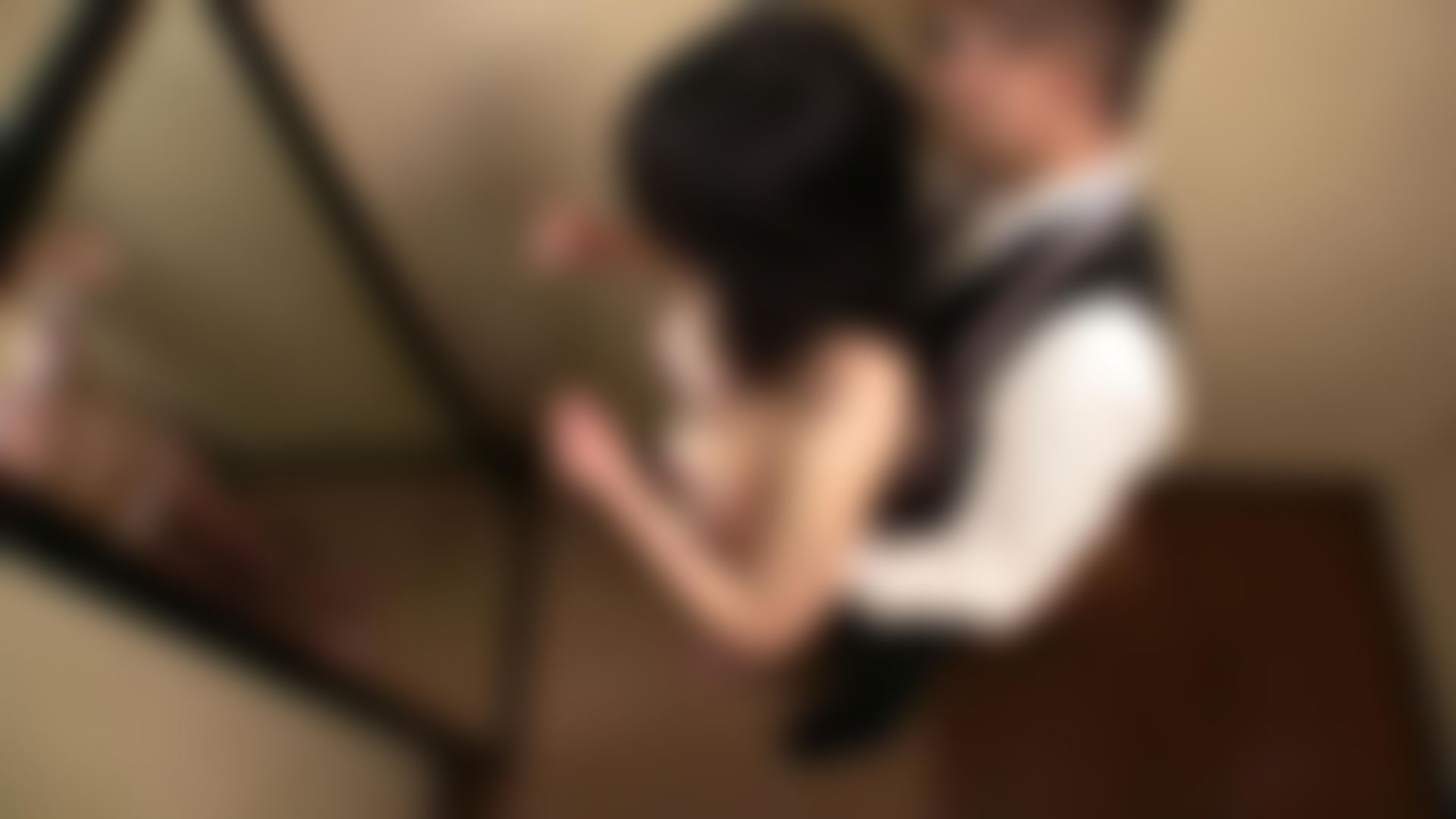 eaglejp : 在試衣間的熟女不禁對帥哥店員...