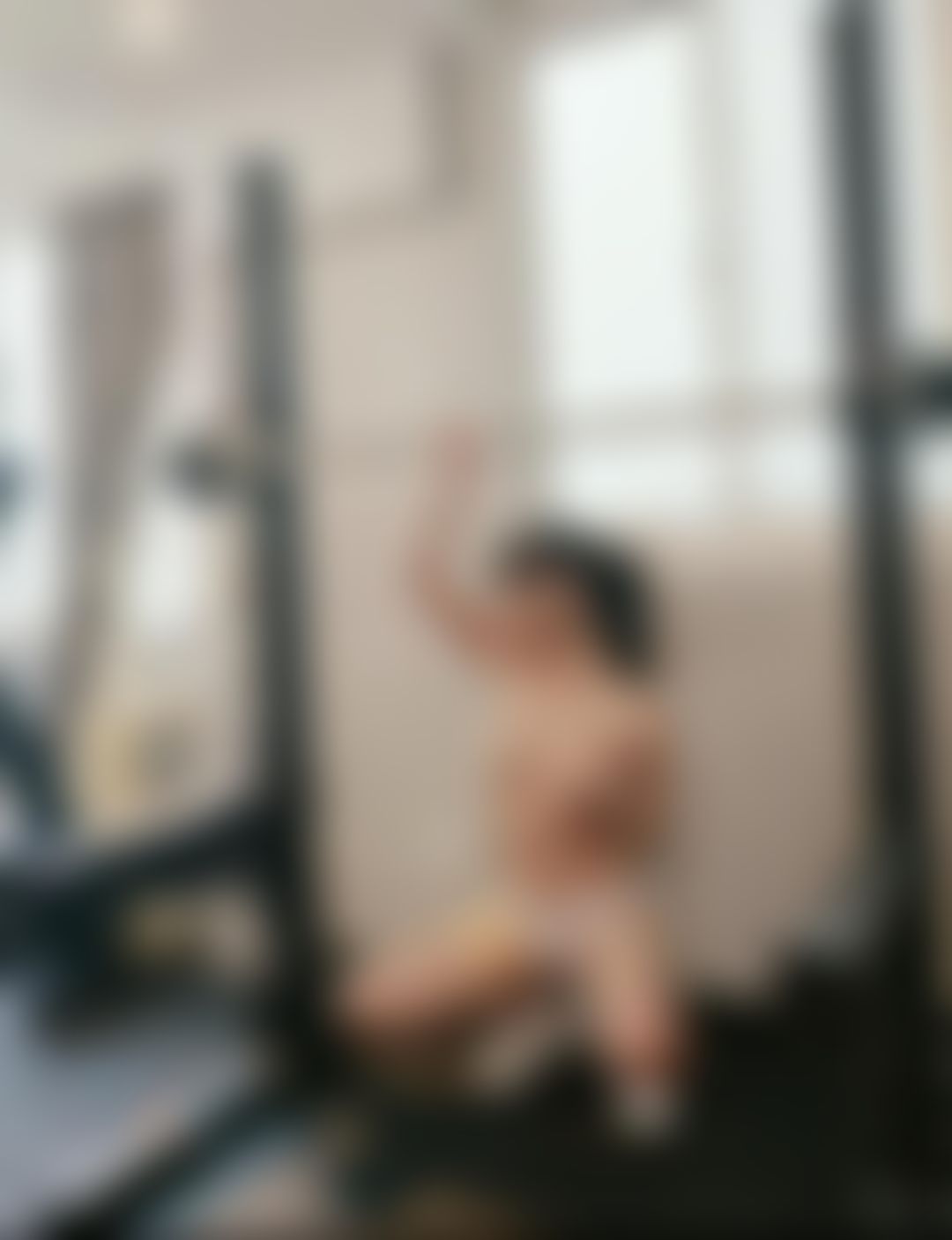 gudetamayo : 健身房上空做重訓！🏋️
